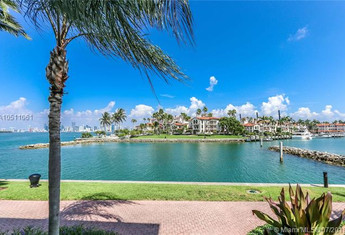 For sale in BAYSIDE VILLAGE CONDO