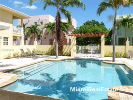 ROADS END VILLAGE CONDO